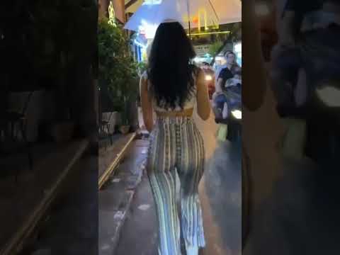 Street walk girl bubble butt #vubble #butt#walkthrough