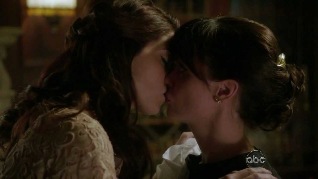Ashley Greene and Christina Ricci Lesbian Kiss / Liplock - Pan Am [HD]