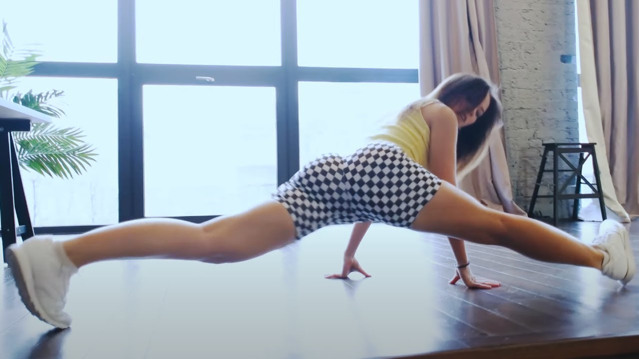mamacıta twerking | super sexy slow tWerk dance | girl in shorts