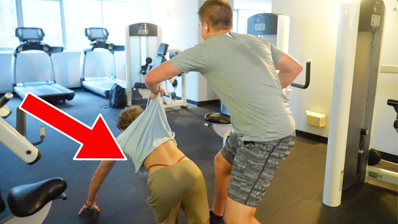 WEARİNG A THONG İN THE GYM PRANK!
