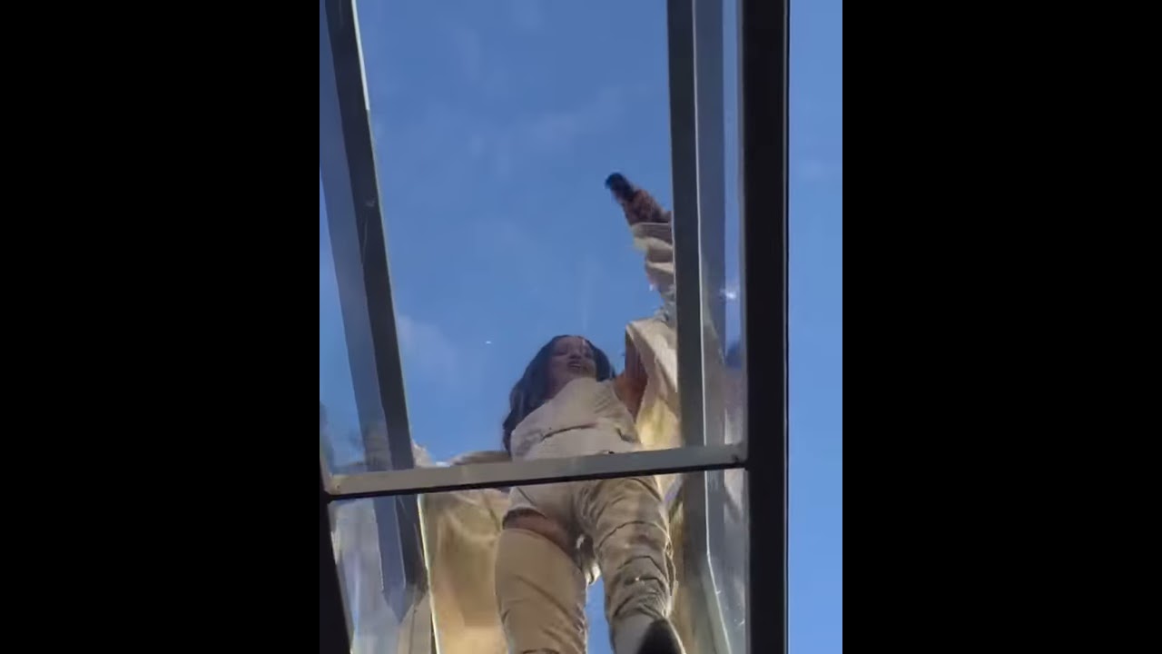 Rihanna's Crotch  Ass Video of Glass Performance in Glasgow