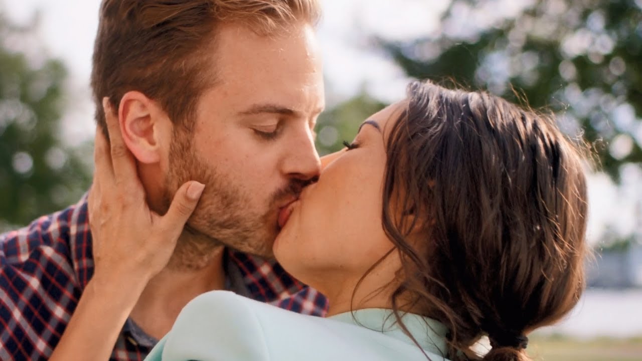 Just Say Yes / Kiss Scenes — Lotte and Chris (Yolanthe Cabau and Jim Bakkum)