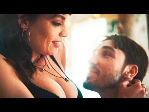 Sex Education, season 3 Kiss Scene - Maeve and Isaac (Emma Mackey)