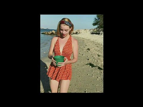 ANYA TAYLOR JOY RELEASES A TURTLE İNTO THE SEA #15