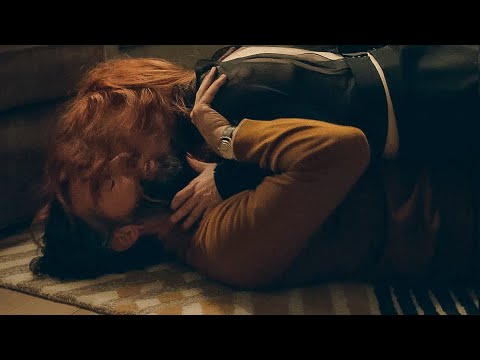 Scenes From a Marriage 1x03 Kiss Scene - Mira and Jonathan (Jessica Chastain, Oscar Isaac)
