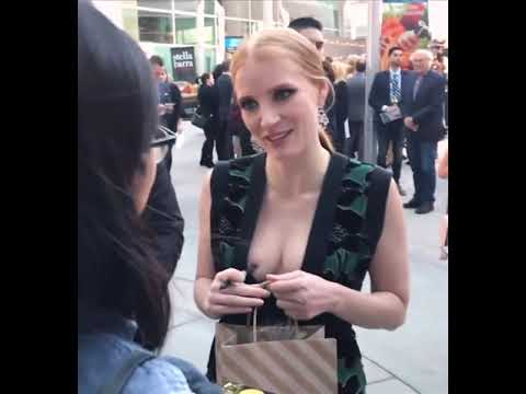 Jessica Chastain hot clevage