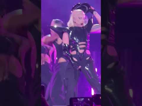 LADY GAGA PERFORMANCE 'SOUR CANDY' AT HER LAST CONCERT FROM 'CHROMATİCA BALL TOUR' İN MİAMİ!