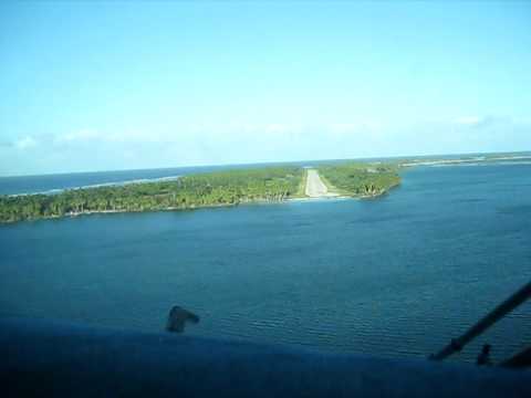 Gulfstream G1 Approach and Landing on Palmyra Atoll.AVI