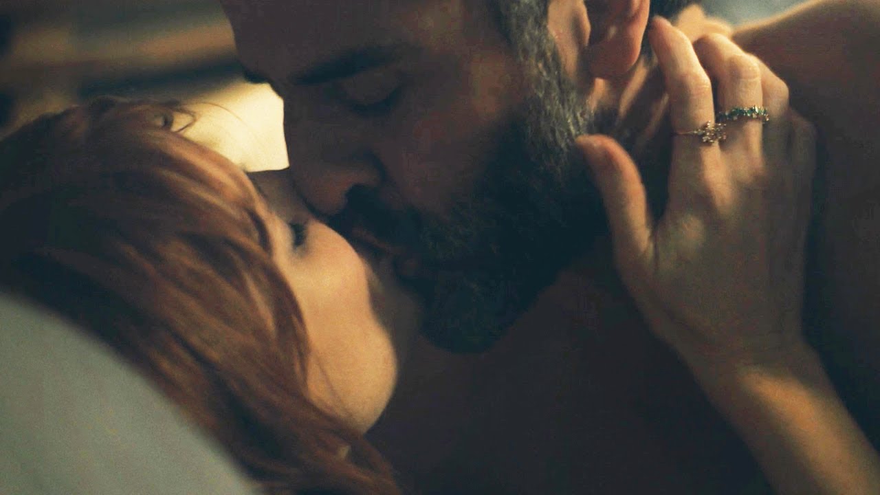Scenes from a Marriage 1x05 / Kiss Scene — Mira and Jonathan (Jessica Chastain and Oscar Isaac)