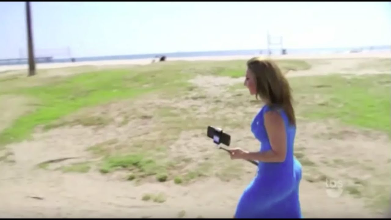 MİCHELLE ROTELLA WALKİNG - CURVES İN BLUE DRESS (2015)