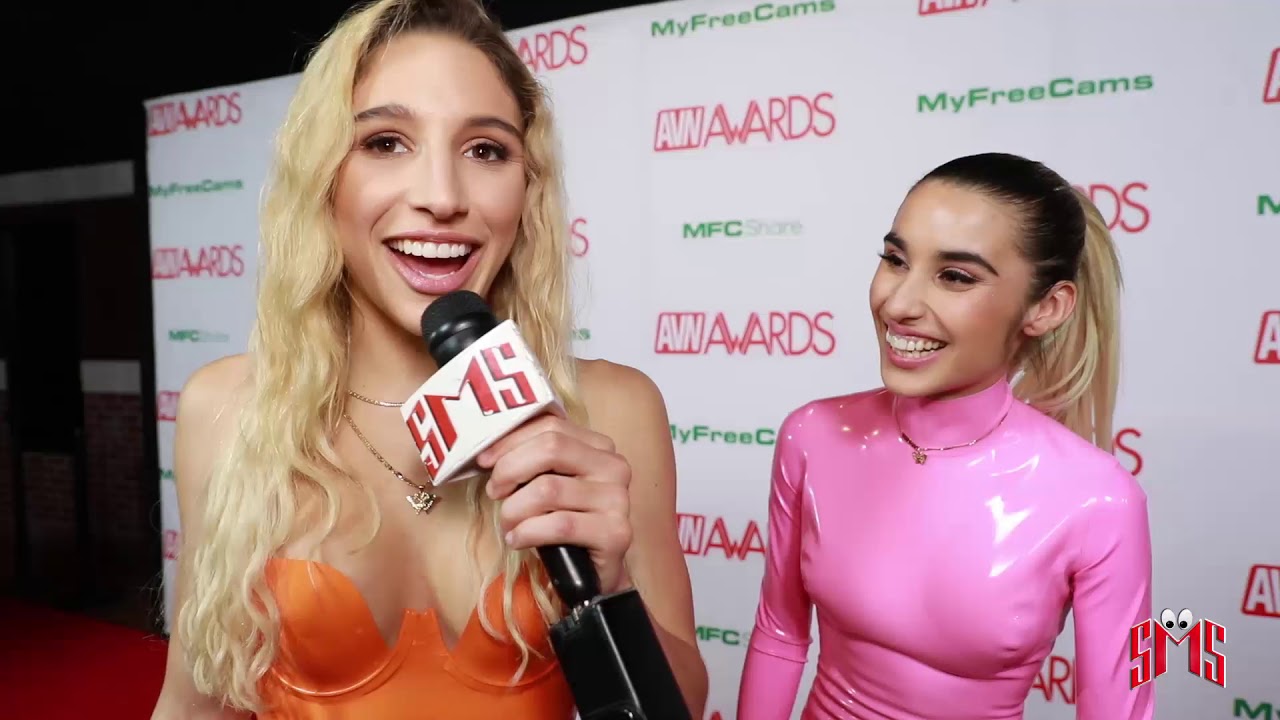 abella danger ıntroduces and  kisses girlfriend on red carpet 2019