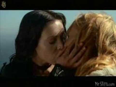 alyssa milano and monet mozur lesbian kiss