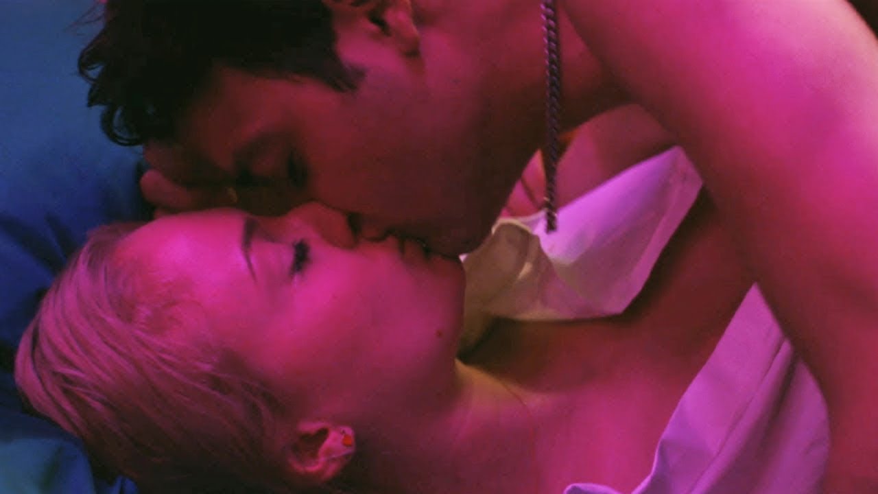 Heavy _ Kiss Scene — Maddie and Seven (Sophie Turner and Daniel Zovatto)