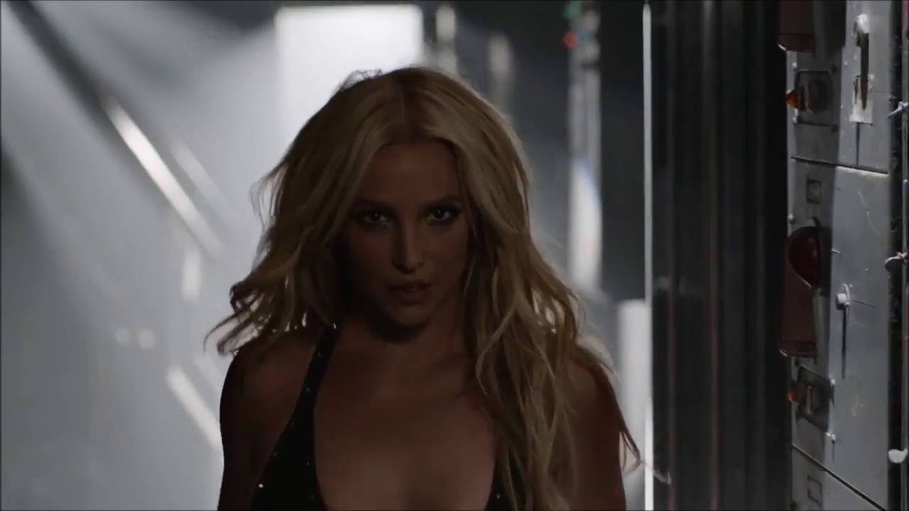 Britney Spears Hot ‚Private Show’ (with slowmotion  zoom)