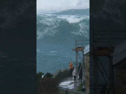 HUGE WAVES IN CORNWALL #stormnoa