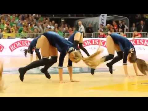 Litvanyalı Amigo Kızların Kötü Dansları