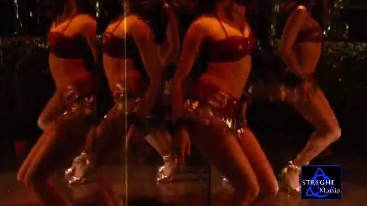ROSE MCGOWAN HOT  !  SEXY  LAP  DANCE