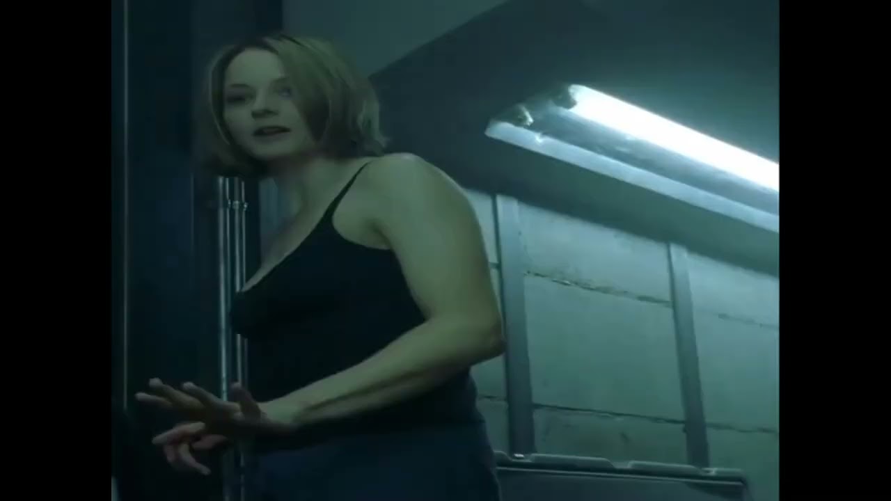Jodie Foster Hot Cleavage in Panic Room Movie
