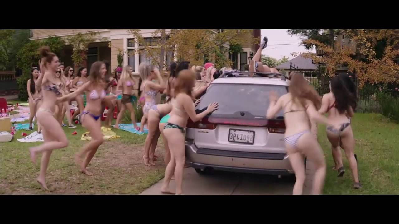 Chloe Grace Moretz Bikini Scene