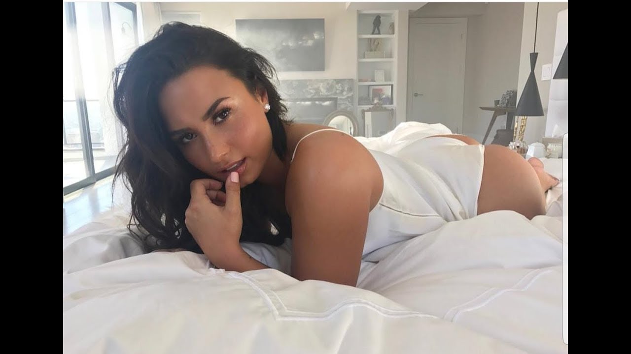 Demi Lovato - Sexy / Hot Moments 2017