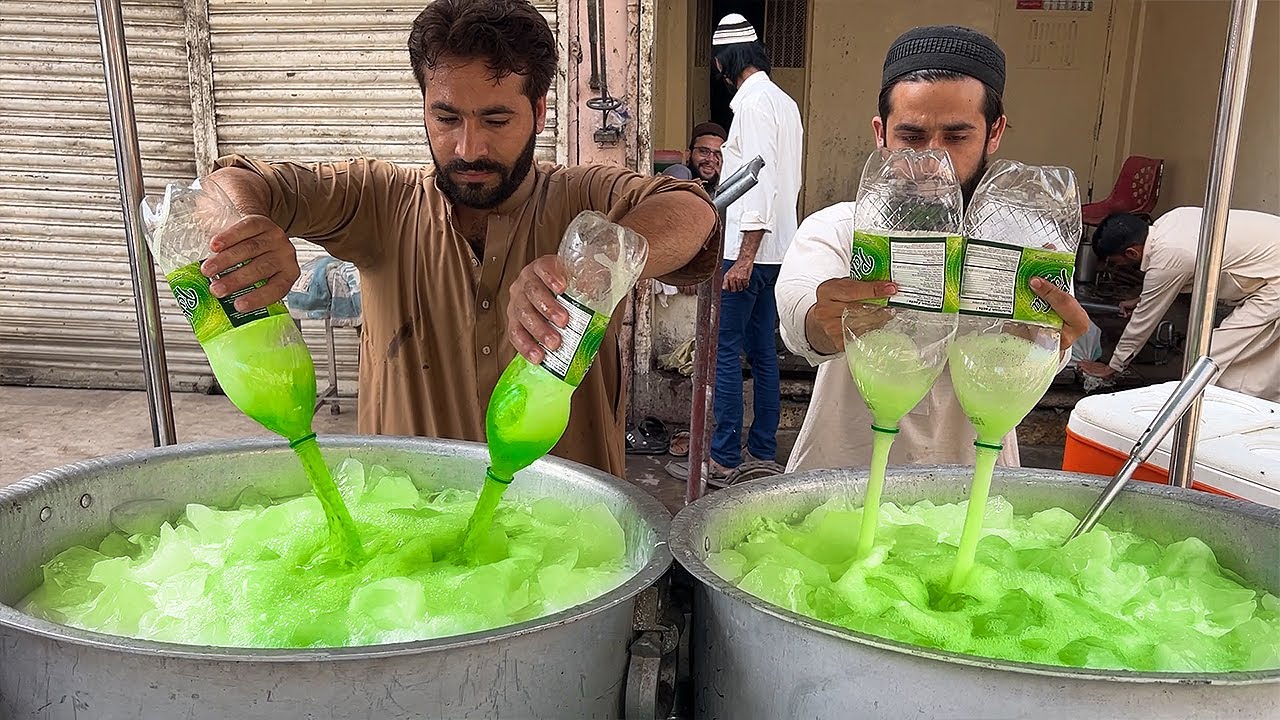 pakola mılk shake | ıce pakola juice. refreshing street drink pakola doodh soda. karachi street food