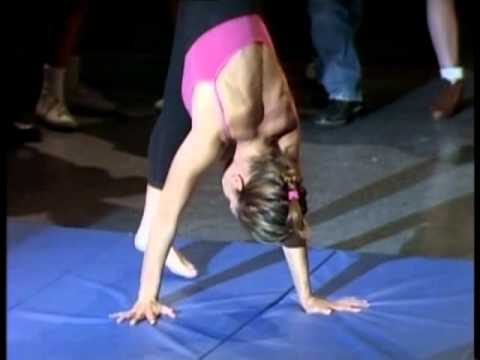 Amy Jo Johnson - sexy gymnastics routine