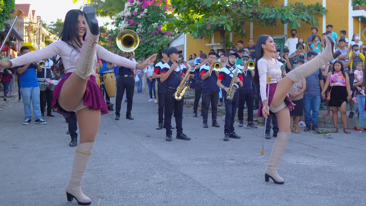 Ilobasco Latín Band Presentación en Desfile