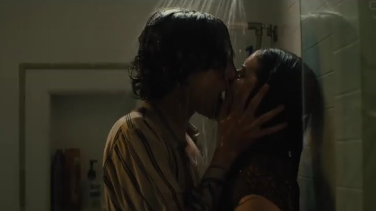 Timothee Chalamet and Kaitlyn Dever Hot Kissing Scene in Beautiful Boy !!! (4K Ultra HD)