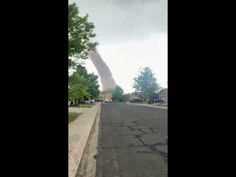 Sirens Blare as Tornado Towers Over Colorado Neighbourhood