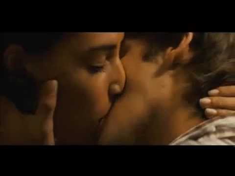 Steven R  McQueen tells Jessica Szohr she's hot and kisses her Deleted Scene from Piranha 3D