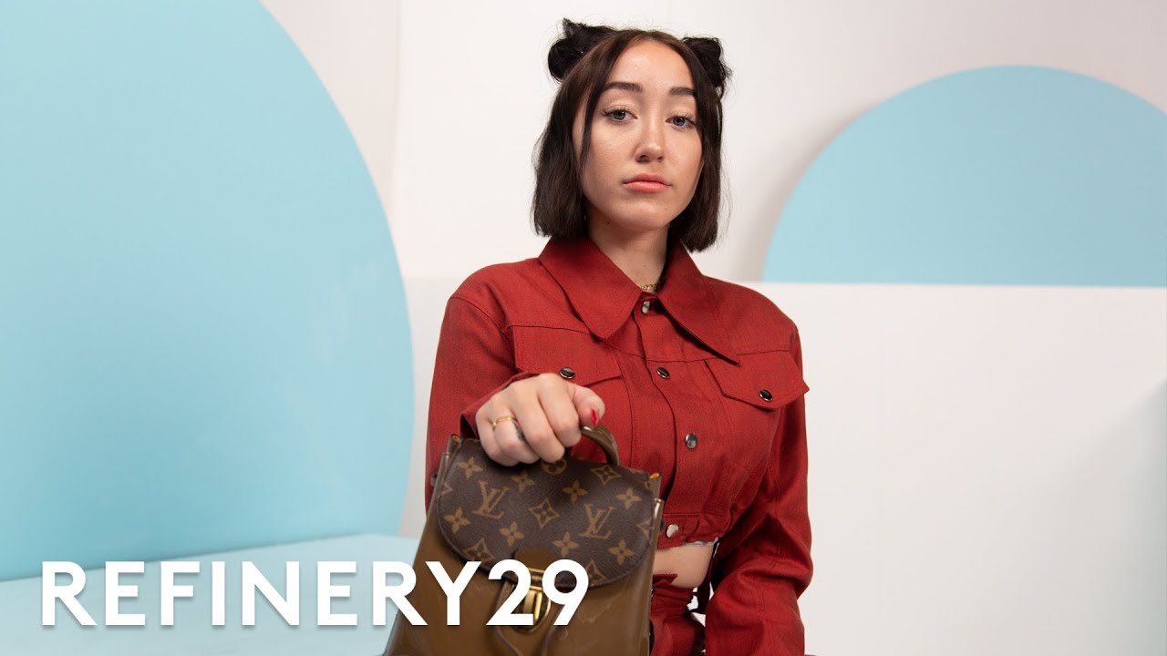 WHAT'S IN NOAH CYRUS' BAG | SPİLL IT | REFİNERY29