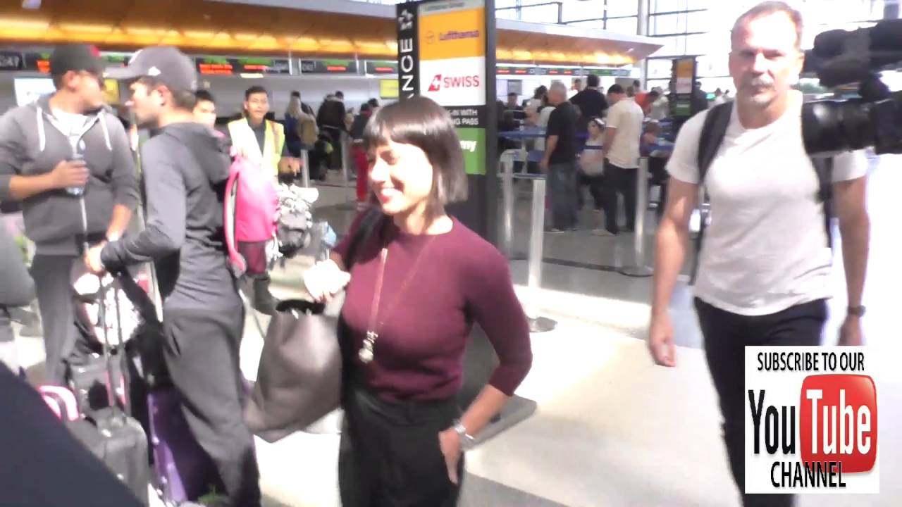 CONSTANCE ZİMMER TALKS ABOUT CHRİS HARRİSON DOUİNG A CAMEO ON HER SHOW UNREAL WHİLE DEPARTİNG AT LAX