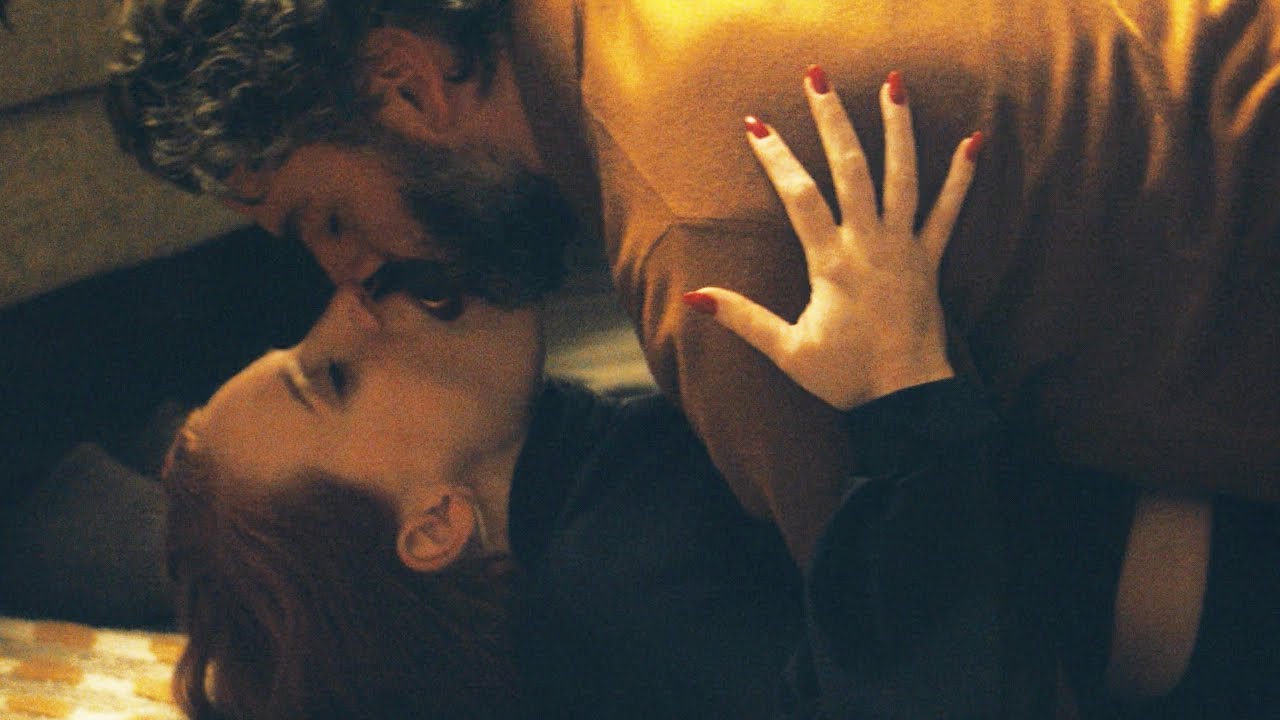 Scenes from a Marriage / Kissing Scene — Mira and Jonathan (Jessica Chastain and Oscar Isaac) | 1x03