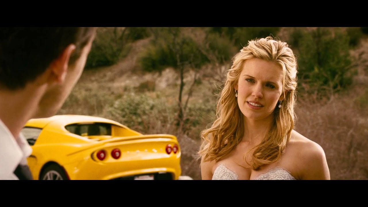 Maggie Grace CLEAVAGE (Eng 1080p)