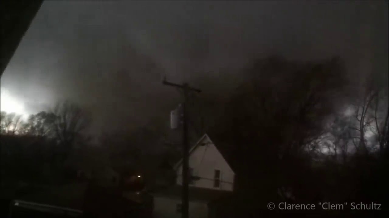 man fılms monster tornado hıttıng hıs house! fairdale ıl #tornado