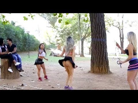 Rede tv prank - sexy girl is hottest on public