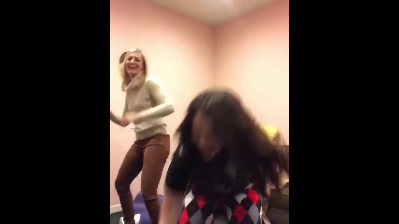 Kat Dennings & Beth Behrs - Strip Dancing - 2 Broke Girls backstage