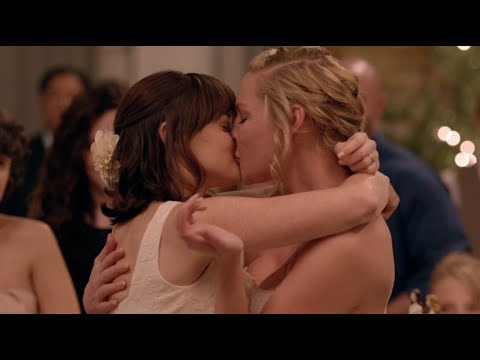 Katherine Heigl and Alexis Bledel Lesbian Kiss #2