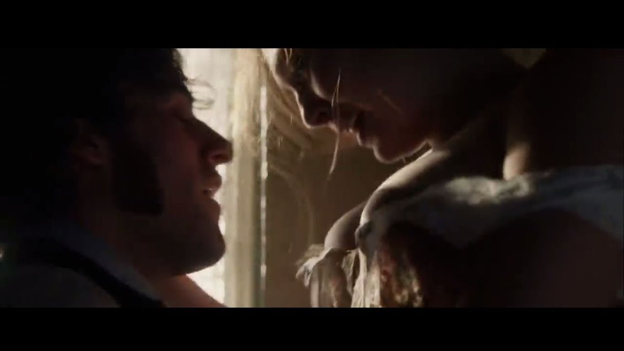 Elizabeth Olsen hottest kissing scenes