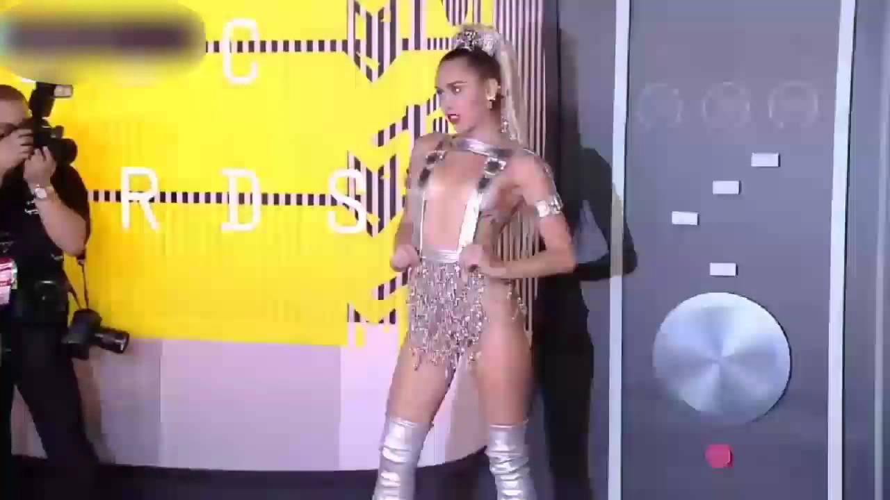 Miley Cyrus Vmas 2015 arrival - Hot