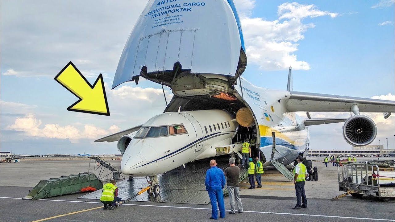 Dünyanın en büyük kargo uçağının ne kadar büyük olduğunu görünce şaşıracaksınız!