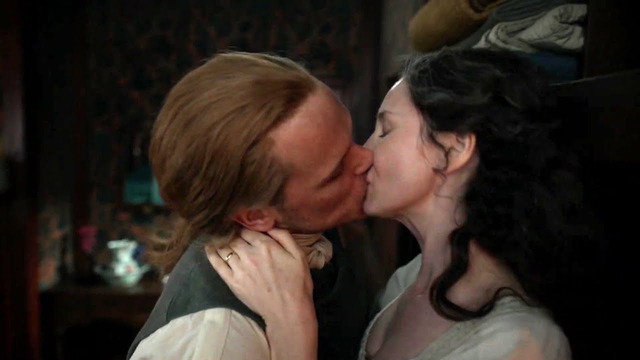 Outlander 6x02 / Kissing Scenes — Claire and Jamie (Caitriona Balfe and Sam Heughan)