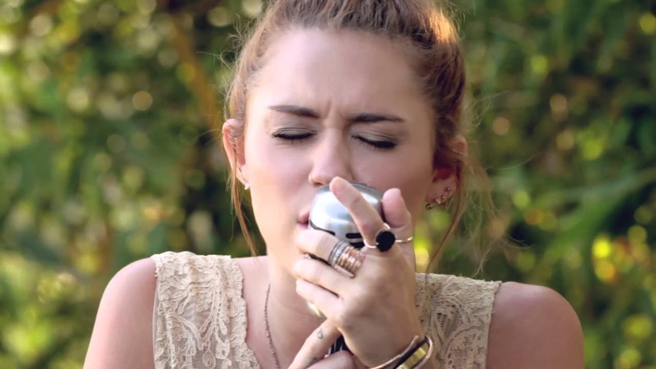 Miley Cyrus - The Backyard Sessions - 'Jolene'