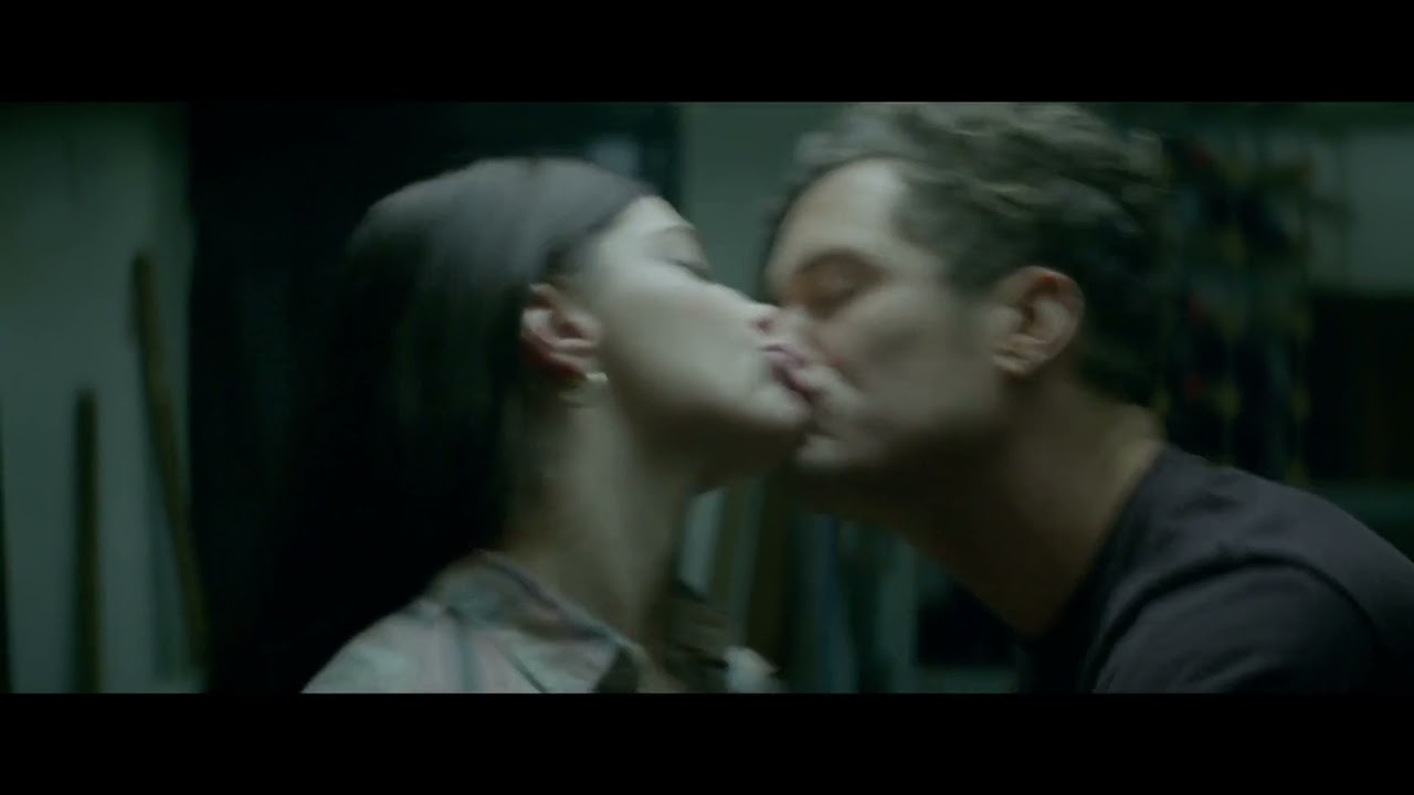 4K JANET MONTGOMERY ROMANS KISS SCENE!!!