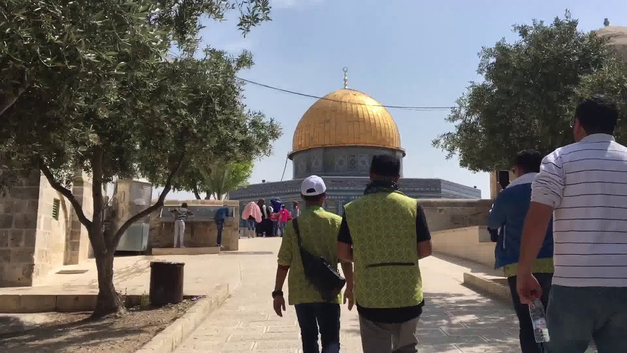 Jamaah Saba Tour Travel berjalan ke Masjidil Aqsa