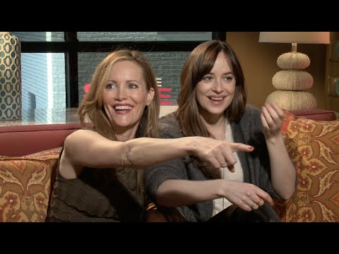Dakota Johnson and Leslie Mann Hit On 'Hot' Reporter