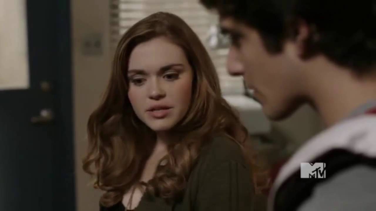 Teen Wolf Lydia kiss Scott McCall (Season1Episode8)