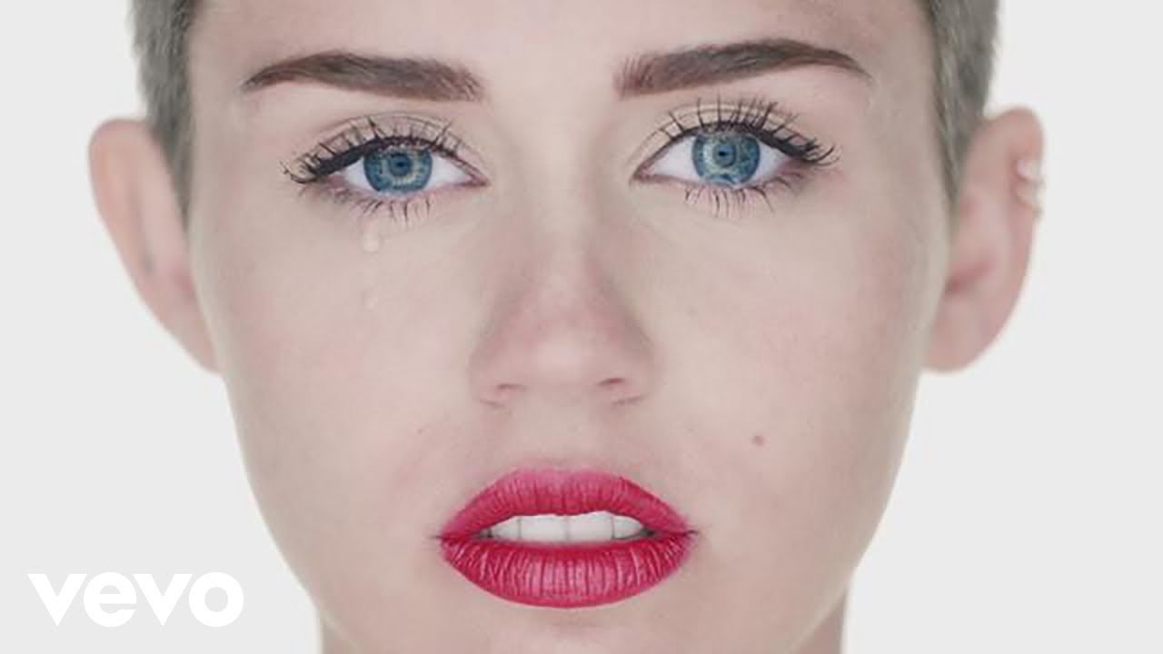 MİLEY CYRUS - WRECKİNG BALL (OFFİCİAL VİDEO)