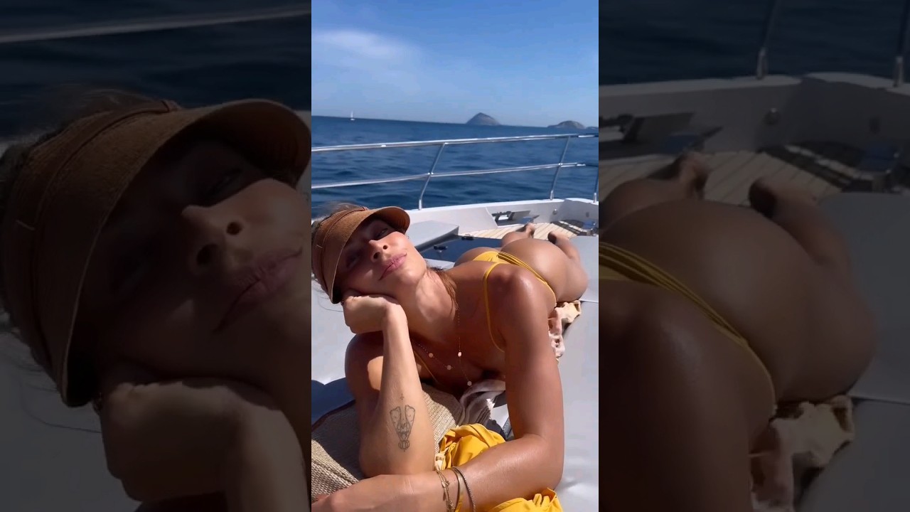 Grazi Massafera tomando sol em passeio de barco pelo Rio, neste domingo (22). ☀️ #GraziMassafera