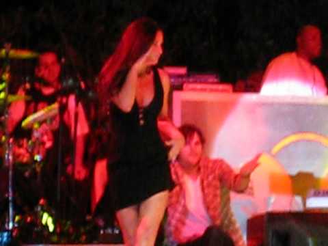 Demi Moore dancing at the Snoop show in Vegas
